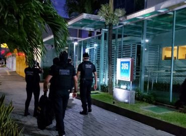Polícia Civil faz operação na casa do marqueteiro Orly Bezerra e dos radialistas Nonato Pereira e Silvinho Santos por patrocinar e propagar fake news no Pará.