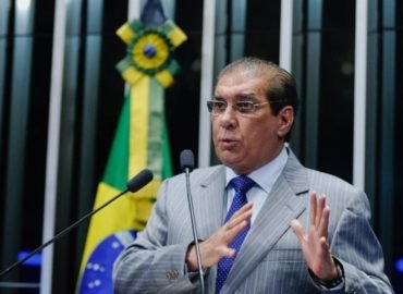 Jader Barbalho questiona e cobra Ministro da Saúde sobre exclusão do Pará dos novos lotes de vacina.