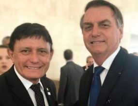 Deputado negacionista número um do Pará toma vacina.