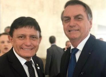 Deputado negacionista número um do Pará toma vacina.