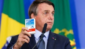 Aprovação a Bolsonaro recua seis pontos e chega a 24%, a pior marca do mandato; rejeição é de 45%.