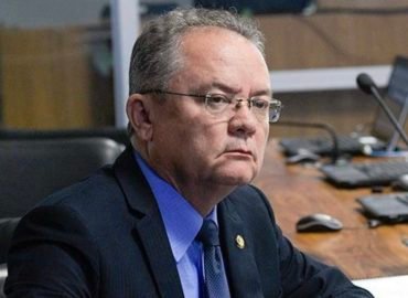 Senador Analógico: Zequinha Marinho gasta quase 100 mil reais de dinheiro público com serviços de Correios.