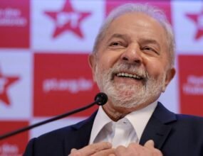 Lula lidera e vence qualquer adversário no 2º turno.