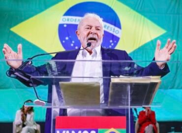 PT lança chapa de Lula e Alckmin à presidência.