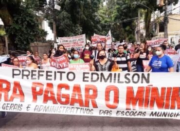Caos na cidade; Servidores fecham a avenida Nazaré em protesto contra a Prefeitura de Belém.